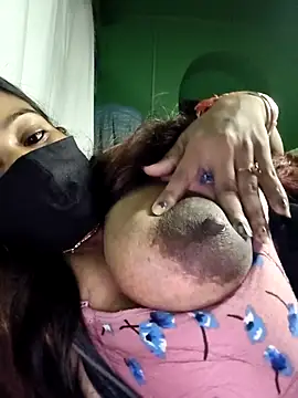 Snapshot of V-hot-swiet chatting on 11, 11, 2025 V-hot-swiet online show from 11, 11, 2025