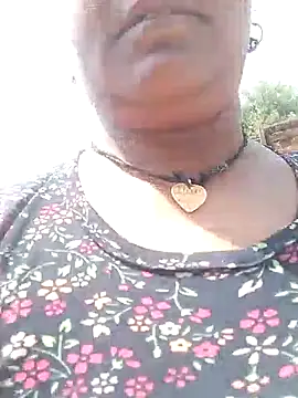 Snapshot of Ishwariya_Hatwal chatting on 11, 9, 2025 Ishwariya Hatwal online show from 11, 9, 2025