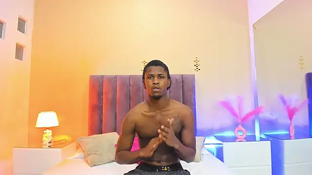 Snapshot of Kiaraa_y_Her_Crazy chatting on 19, 12, 2025 Kiaraa y Her Crazy online show from 19, 12, 2025