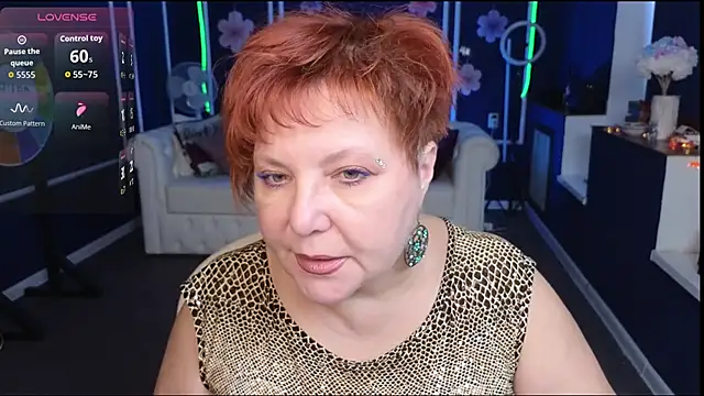 Snapshot of Kira_Kenett chatting on 8, 10, 2025 Kira Kenett online show from 8, 10, 2025