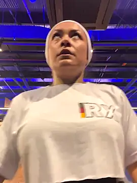 Snapshot of TiffanyyLam chatting on 15, 10, 2025 TiffanyyLam online show from 15, 10, 2025