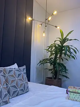 Snapshot of TiffanyyLam chatting on 17, 10, 2025 TiffanyyLam online show from 17, 10, 2025