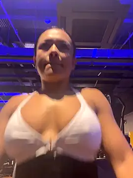 Snapshot of TiffanyyLam chatting on 24, 10, 2025 TiffanyyLam online show from 24, 10, 2025