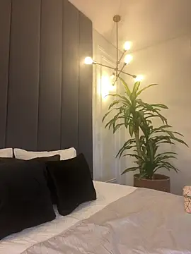 Snapshot of TiffanyyLam chatting on 6, 11, 2025 TiffanyyLam online show from 6, 11, 2025