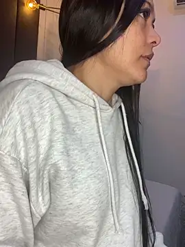 TiffanyyLam online show from 6, 1, 2026