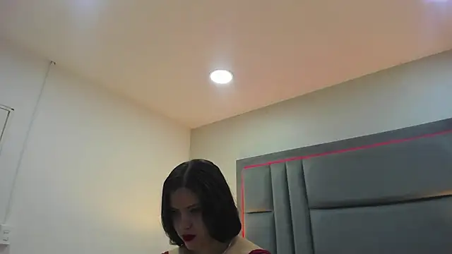 Snapshot of NahiaMonet chatting on 8, 11, 2025 NahiaMonet online show from 8, 11, 2025