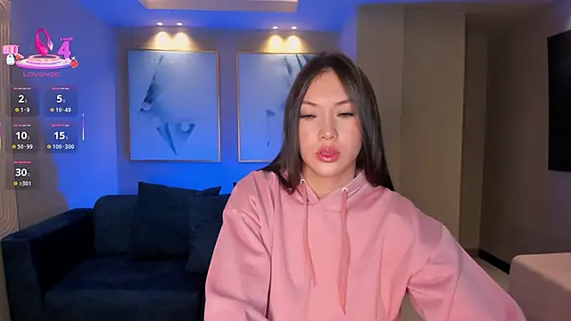 AnnaHoffman  online show from 3, 10, 2025