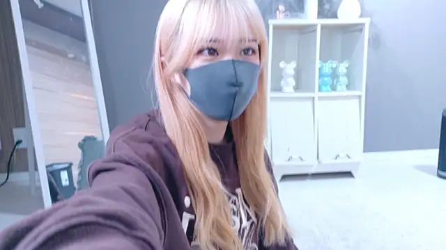 Snapshot of Una_chan_ chatting on 23, 10, 2025 Una chan online show from 23, 10, 2025