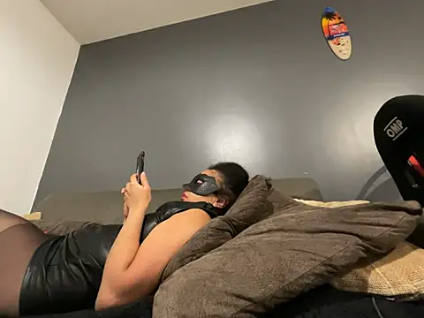 Snapshot of MILF_Stephanie chatting on 22, 11, 2025 MILF Stephanie online show from 22, 11, 2025