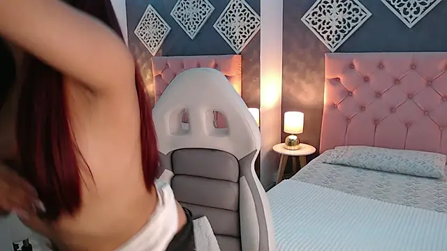 Maia Reficco online show from 9, 10, 2025