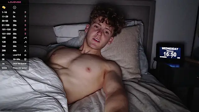 Snapshot of DominantAlex18 chatting on 5, 11, 2025 DominantAlex18 online show from 5, 11, 2025