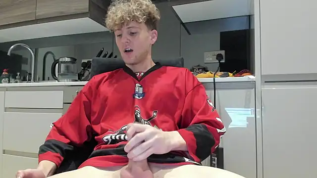 Snapshot of DominantAlex18 chatting on 7, 11, 2025 DominantAlex18 online show from 7, 11, 2025