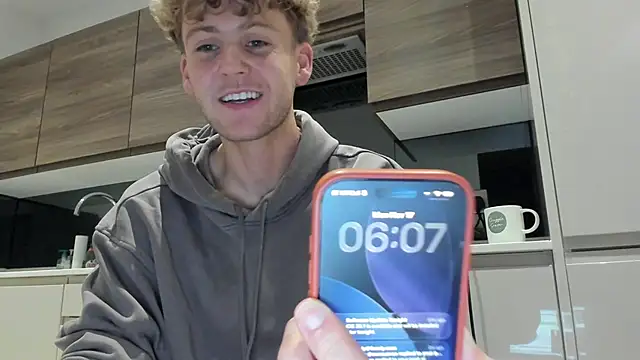 Snapshot of DominantAlex18 chatting on 17, 11, 2025 DominantAlex18 online show from 17, 11, 2025