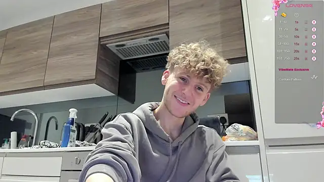 Snapshot of DominantAlex18 chatting on 19, 11, 2025 DominantAlex18 online show from 19, 11, 2025