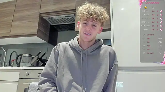 Snapshot of DominantAlex18 chatting on 4, 12, 2025 DominantAlex18 online show from 4, 12, 2025