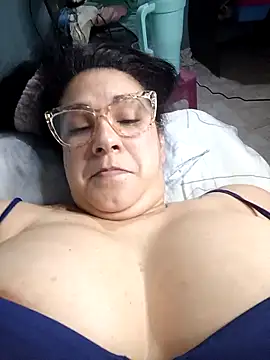 Snapshot of gitanadeluxe chatting on 18, 9, 2025 gitanadeluxe online show from 18, 9, 2025