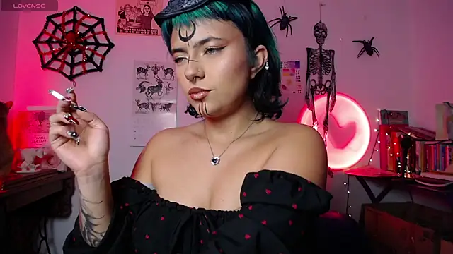 Snapshot of AlmaNanax chatting on 28, 10, 2025 AlmaNanax online show from 28, 10, 2025