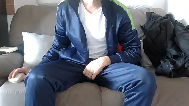 Amicisegreti online show from 15, 1, 2026