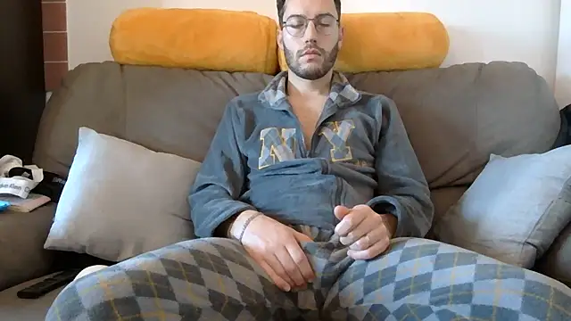 Amicisegreti online show from 2, 2, 2026