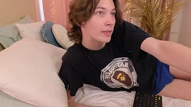 Snapshot of _Den1s_ chatting on 11, 10, 2025 Den1s online show from 11, 10, 2025