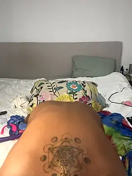 Snapshot of x_deluLuz_x chatting on 29, 10, 2025 x deluLuz x online show from 29, 10, 2025