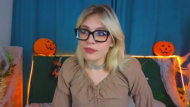 Snapshot of GraceCaldwell chatting on 27, 10, 2025 GraceCaldwell online show from 27, 10, 2025