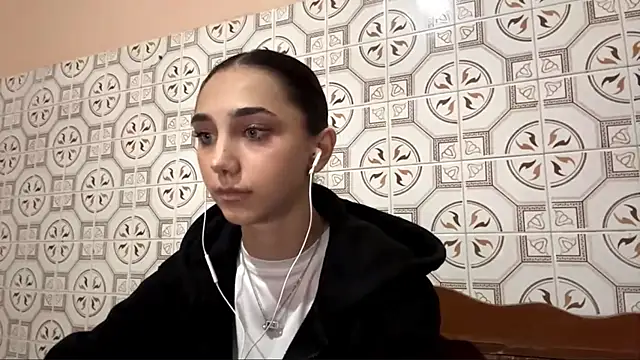 Snapshot of LinaMour chatting on 1, 11, 2025 LinaMour online show from 1, 11, 2025