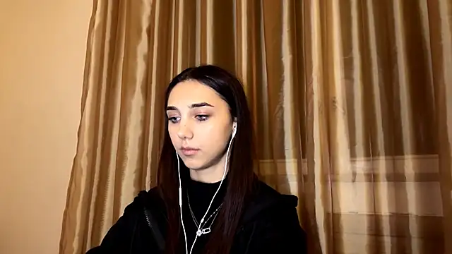 Snapshot of LinaMour chatting on 7, 11, 2025 LinaMour online show from 7, 11, 2025