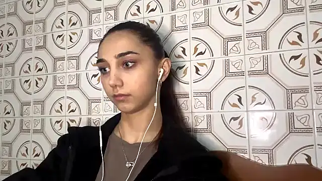 Snapshot of LinaMour chatting on 16, 11, 2025 LinaMour online show from 16, 11, 2025