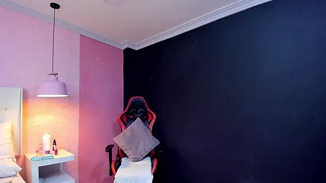 SkylerBloomm online show from 20, 10, 2025