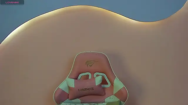 SkylerBloomm online show from 3, 11, 2025