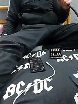 Snapshot of yazinyazin1 chatting on 18, 12, 2025 yazinyazin1 online show from 18, 12, 2025