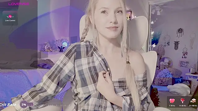 Snapshot of Talulaa chatting on 9, 11, 2025 Talulaa online show from 9, 11, 2025