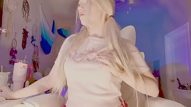 Snapshot of Talulaa chatting on 1, 2, 2026 Talulaa online show from 1, 2, 2026