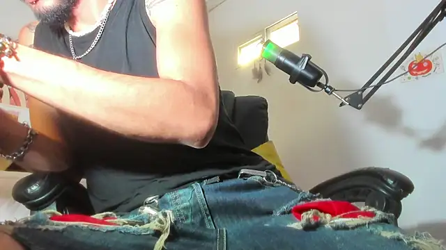 Snapshot of LovexJuxn_ chatting on 11, 11, 2025 LovexJuxn online show from 11, 11, 2025