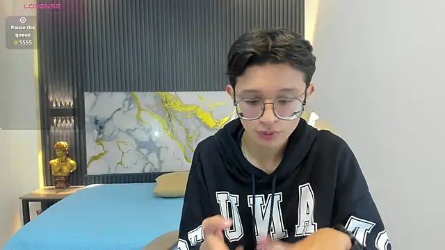 SantiagoRusso18 online show from 22, 10, 2025