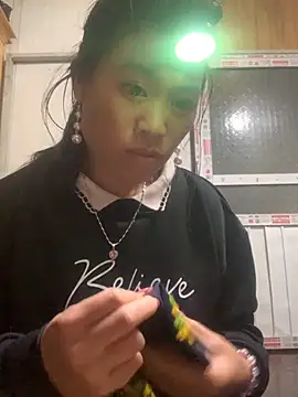 tuyetnhi-00 online show from 13, 11, 2025