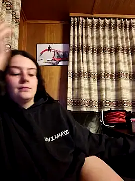 YoungLiisaxx online show from 4, 2, 2026