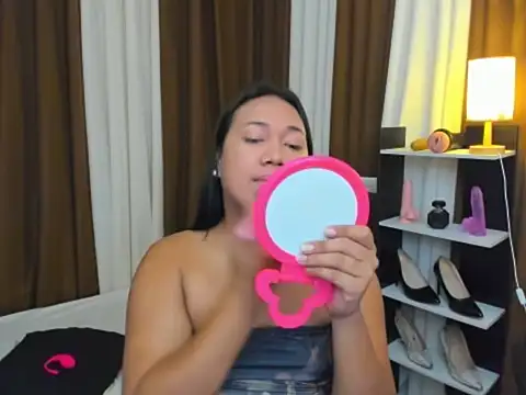 Snapshot of TsUncutKaren chatting on 9, 10, 2025 TsUncutKaren online show from 9, 10, 2025