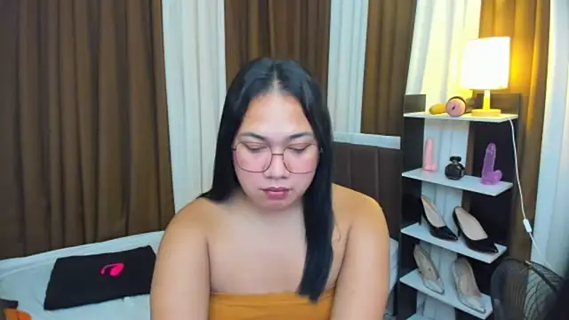 Snapshot of TsUncutKaren chatting on 11, 10, 2025 TsUncutKaren online show from 11, 10, 2025