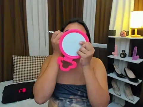 Snapshot of TsUncutKaren chatting on 13, 10, 2025 TsUncutKaren online show from 13, 10, 2025