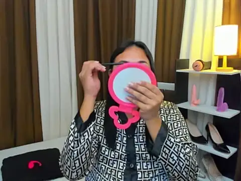 Snapshot of TsUncutKaren chatting on 17, 10, 2025 TsUncutKaren online show from 17, 10, 2025