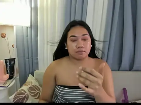 Snapshot of TsUncutKaren chatting on 18, 11, 2025 TsUncutKaren online show from 18, 11, 2025