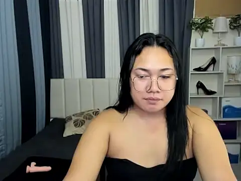 TsUncutKaren online show from 13, 2, 2026