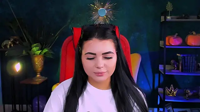 Snapshot of NaomiWilsons chatting on 4, 11, 2025 NaomiWilsons online show from 4, 11, 2025