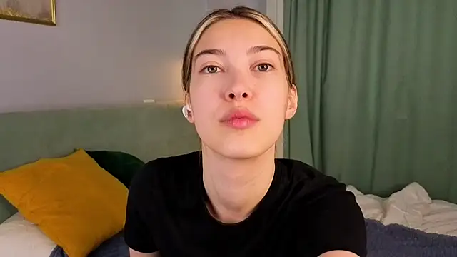 Snapshot of AngelicRice chatting on 11, 9, 2025 AngelicRice online show from 11, 9, 2025