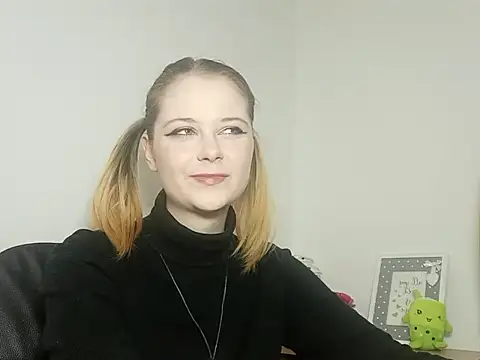 LydiaYoung online show from 2, 10, 2025