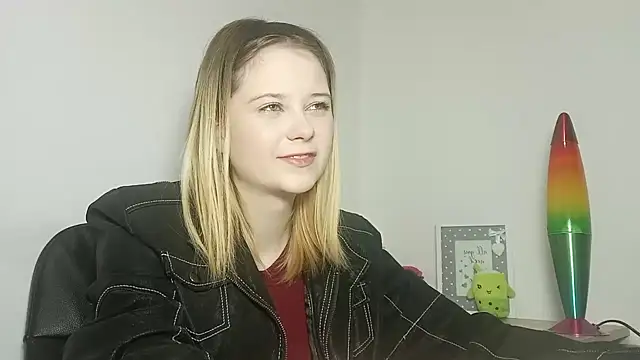 Snapshot of LydiaYoung chatting on 13, 10, 2025 LydiaYoung online show from 13, 10, 2025