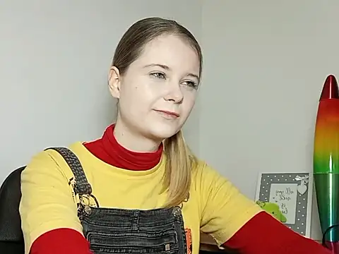 Snapshot of LydiaYoung chatting on 21, 11, 2025 LydiaYoung online show from 21, 11, 2025