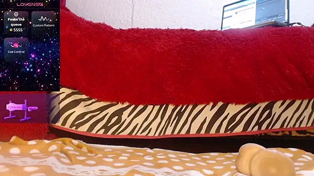 leyla james  online show from 25, 10, 2025